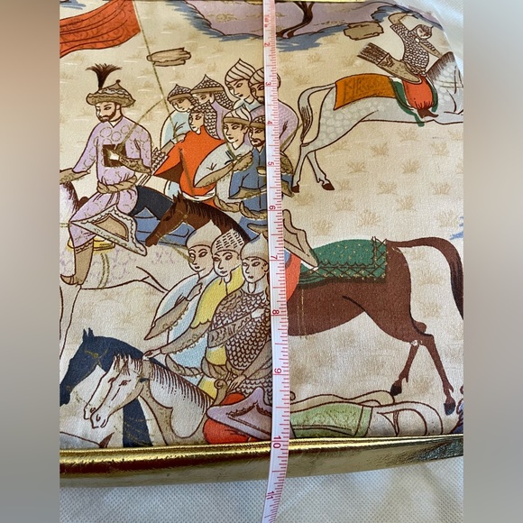 Rosart Vintage Oriental Scene Fabric Rectangle Handbag with Gold Leather Accents - Picture 11 of 16